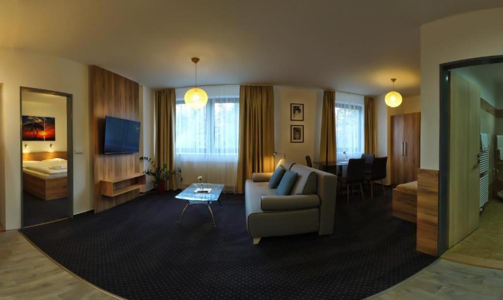 Valašské Meziříčí Sport Hotel Centrum מראה חיצוני תמונה